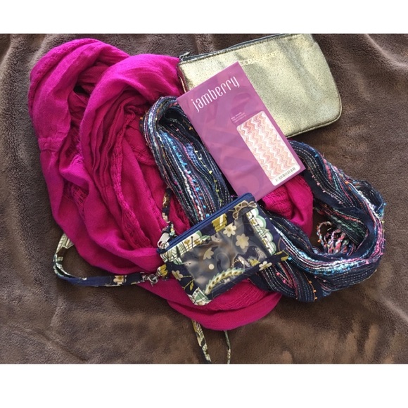 Accessory Box - Picture 1 of 4